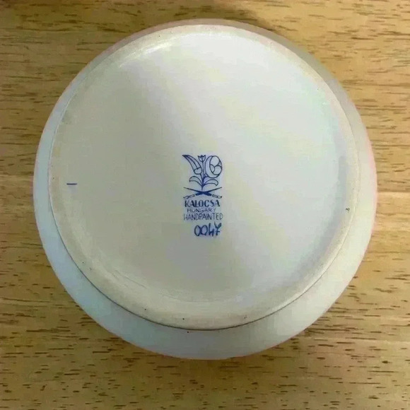 Kalocsa Hungary Porcelain Hand Painted Floral Covered Trinket Box Dish 5" - Picture 4 of 4